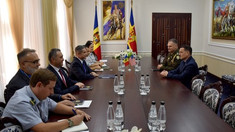 Însărcinatul cu afaceri ad interim al SUA, primit la Ministerul Apărării. Anatolie Nosatîi și Nick Pietrowicz au discutat despre cooperarea moldo-americană 