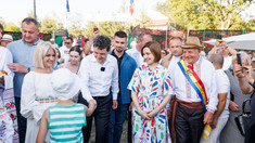 FOTO | Președintele României, Nicușor Dan, a vizitat împreună cu familia mai multe localități din R. Moldova
