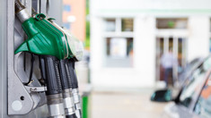 Benzina și motorina se ieftinesc la pompă. Noile prețuri stabilite de ANRE 