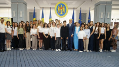 „Limba română, punte spre oportunități” | 200 de elevi din UTA Găgăuzia și Taraclia vor participa la o tabără de vară de limbă română, la Iași 
