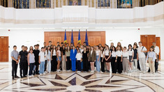 Maia Sandu s-a întâlnit cu un grup de elevi din UTA Găgăuzia și Taraclia, participanți ai Taberei de limbă română de la Iași (FOTO)
