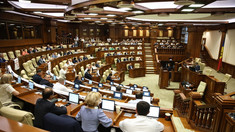 Noii judecători ai Curții Constituționale au depus jurământul în Parlament


