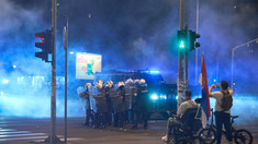 A cincea noapte de proteste în Serbia: birourile Partidului Progresist Sârb, aflat la putere, au fost incendiate