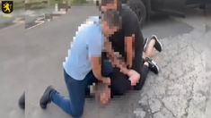 VIDEO | Oamenii legii au arestat doi bărbați care săvârșeau escrocherii prin investiții online. Au înșelat o pensionară cu 100 de mii de lei