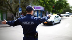 Polițiștii în uniformă nu mai sunt obligați să arate legitimația de serviciu