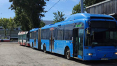 Primul lot de autobuze donate de municipiul Reșița a ajuns la Bălți. Alexandr Petkov: „În curând, acestea vor circula pe rutele urbane” (FOTO)