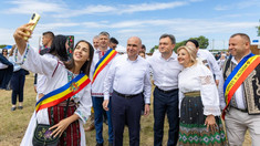 FOTO | Dorin Recean, la festivalul de la Ialoveni: „Oamenii știu că mergem pe calea corectă – spre Uniunea Europeană, alături de România”