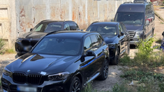 Contrabandă cu mașini de milioane. Trei suspecți au fost reținuți