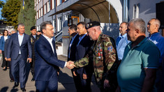 FOTO | Dorin Recean mulțumește veteranilor și polițiștilor „din prima linie” care au apărat independența Republicii Moldova 