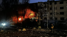 Atac aerian masiv asupra unei regiuni ucrainene. Lovituri și explozii în două orașe
