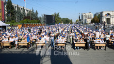 GALERIE FOTO | Peste 2.000 de persoane au participat la Marea Dictare Națională, ediția a III-a