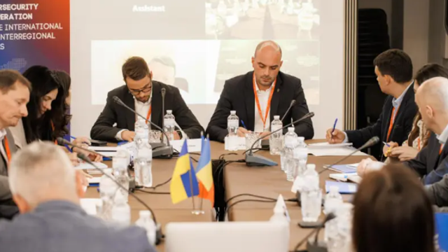 Ucraina vrea o alianță regională cu România și R. Moldova pentru securitate cibernetică. Primele consultări au avut loc la Cernăuți
 Ucraina vrea o alianță regională cu România și R. Moldova pentru securitate cibernetică. Primele consultări au avut loc la Cernăuți