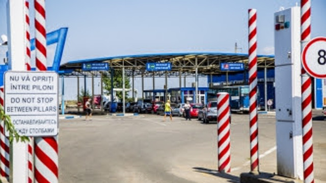 Peste 92 de mii de traversări în ultimele 24 de ore la frontieră: Cele mai aglomerate puncte și recomandările autorităților Peste 92 de mii de traversări în ultimele 24 de ore la frontieră: Cele mai aglomerate puncte și recomandările autorităților