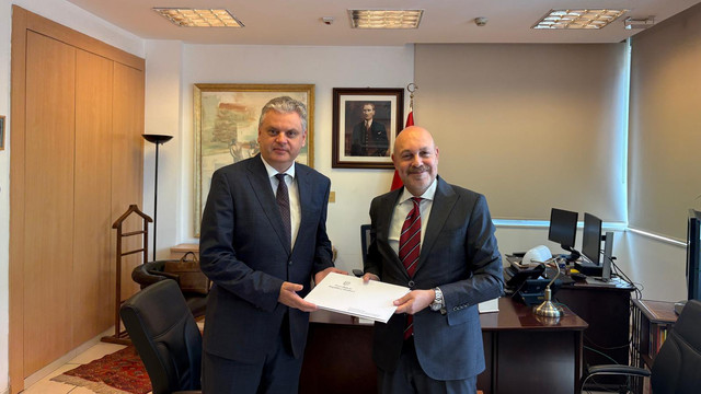 Ambasadorul Oleg Serebrian a prezentat copiile scrisorilor de acreditare la Ankara Ambasadorul Oleg Serebrian a prezentat copiile scrisorilor de acreditare la Ankara