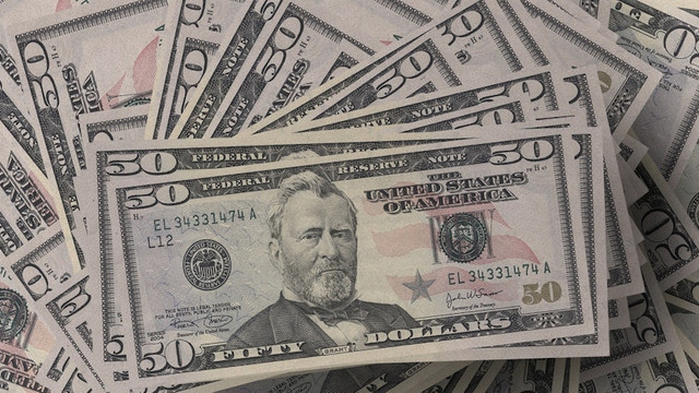 Dolarul scade cu 26 de bani. Cât valorează euro