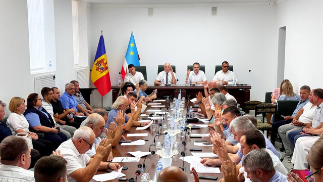 Adunarea Populară de la Comrat adoptă o rezoluție în sprijinul bașcanei Eugenia Guțul
Adunarea Populară de la Comrat adoptă o rezoluție în sprijinul bașcanei Eugenia Guțul