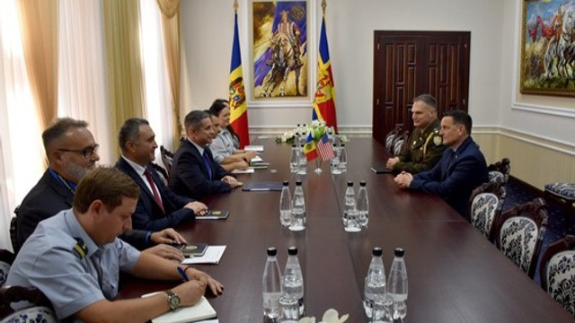 Însărcinatul cu afaceri ad interim al SUA, primit la Ministerul Apărării. Anatolie Nosatîi și Nick Pietrowicz au discutat despre cooperarea moldo-americană 