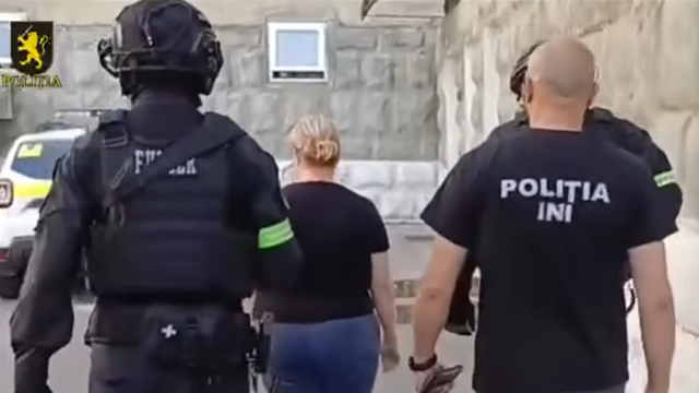 VIDEO | Două persoane care acționau în beneficiul organizației criminale „Șor”, prin coruperea alegătorilor și spălare de bani, au fost reținute pentru 72 de ore 