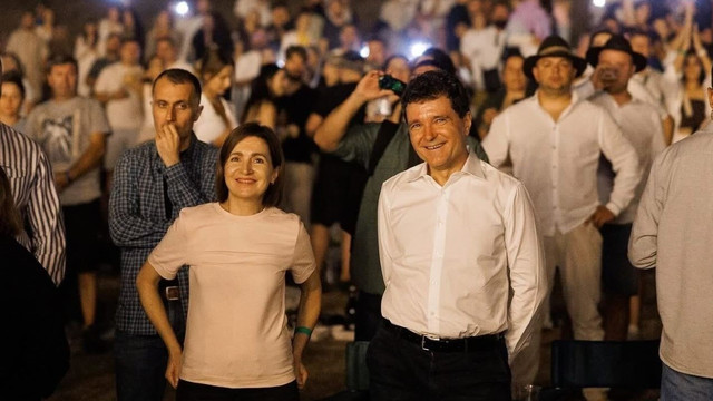 FOTO, VIDEO | Nicușor Dan, în vizită privată în Republica Moldova. S-a întâlnit cu Maia Sandu la un festival în Orhei FOTO, VIDEO | Nicușor Dan, în vizită privată în Republica Moldova. S-a întâlnit cu Maia Sandu la un festival în Orhei