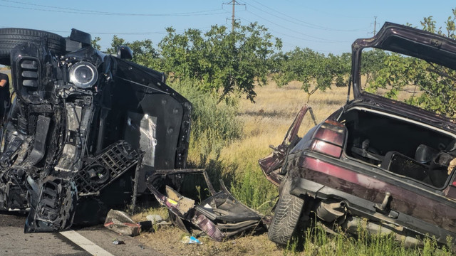 Grav accident în raionul Cahul: Doi soți au murit, iar cei trei copii ai acestora au ajuns la spital
Grav accident în raionul Cahul: Doi soți au murit, iar cei trei copii ai acestora au ajuns la spital