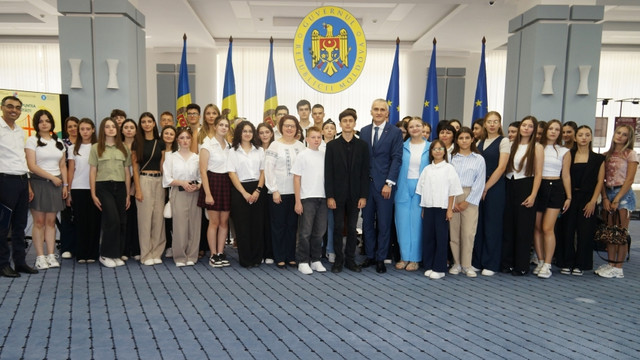 „Limba română, punte spre oportunități” | 200 de elevi din UTA Găgăuzia și Taraclia vor participa la o tabără de vară de limbă română, la Iași 
