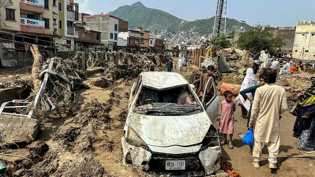 FOTO| Inundații devastatoare în Pakistan: cel puțin 321 de persoane au murit în ultimele 48 de ore. A fost declarată stare de dezastru