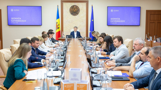 Mai mulți oficiali au fost suspendați din funcții în contextul alegerilor parlamentare din 28 septembrie
