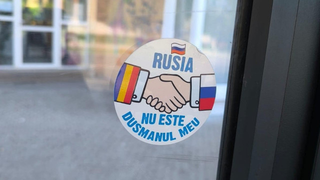 FOTO | „Rusia nu este dușmanul meu” - o nouă campanie de propagandă a Moscovei în România. Mesajul a fost răspândit și în alte țări europene