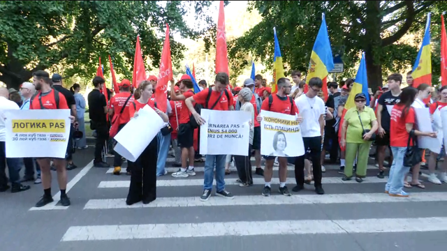 PSRM a protestat în fața Guvernului. Daniel Vodă: „Minciuna și scandalul nu țin loc de argumente. Oamenii nu pot fi păcăliți cu o sacoșă și vorbe goale” 