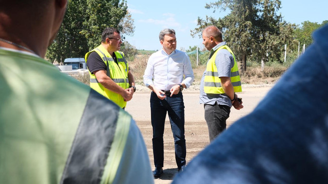 Premierul Recean a inspectat lucrările de reabilitare a drumurilor în raionul Leova: „Investim în siguranța și mobilitatea cetățenilor” (FOTO)

