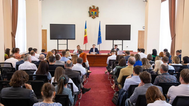 Dorin Recean, la întrevedere cu mediul de afaceri în cadrul Consiliului Economic: „Obiectivul Guvernului rămâne asigurarea unei creșteri economice durabile” Dorin Recean, la întrevedere cu mediul de afaceri în cadrul Consiliului Economic: „Obiectivul Guvernului rămâne asigurarea unei creșteri economice durabile”