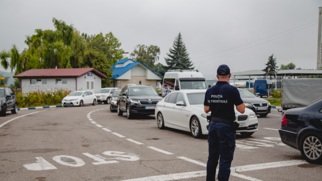 Flux intens la graniță: Peste 98 de mii de traversări în ultimele 24 de ore. Câți străini au primit refuz de intrare în R. Moldova Flux intens la graniță: Peste 98 de mii de traversări în ultimele 24 de ore. Câți străini au primit refuz de intrare în R. Moldova