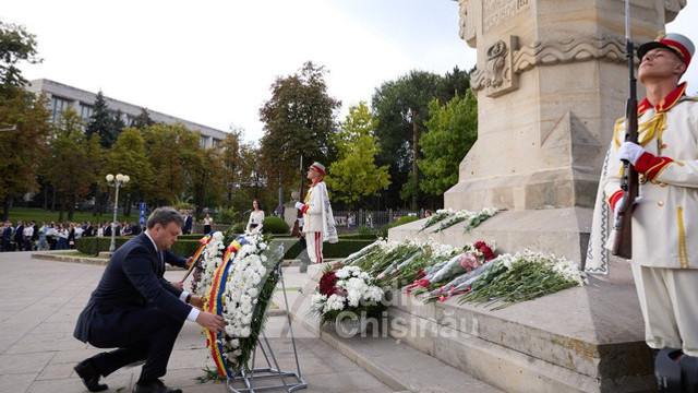 LIVE | Depuneri de flori la monumentul lui Ștefan cel Mare și Sfânt cu ocazia celei de-a 34-a aniversări a Independenței Republicii Moldova