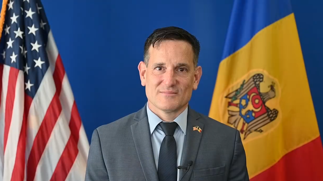 Diplomatul american Nick Pietrowicz, mesaj în limba română de Ziua Independenței R. Moldova: „SUA sunt mândre să vă fie alături, în timp ce continuați să construiți un viitor democratic” (VIDEO) Diplomatul american Nick Pietrowicz, mesaj în limba română de Ziua Independenței R. Moldova: „SUA sunt mândre să vă fie alături, în timp ce continuați să construiți un viitor democratic” (VIDEO)