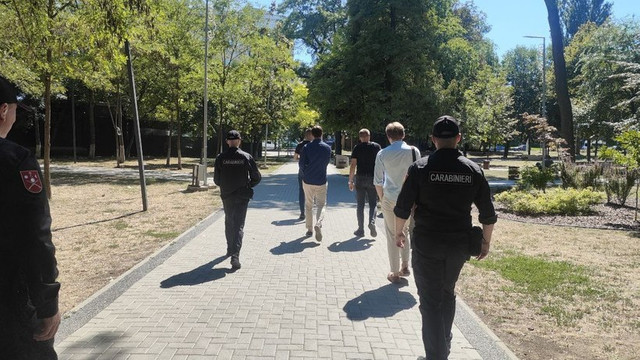 Mai multe persoane, inclusiv un lider al partidului „Renaștere”, ar fi intenționat să blocheze coloana oficialilor europeni așteptați la Chișinău Mai multe persoane, inclusiv un lider al partidului „Renaștere”, ar fi intenționat să blocheze coloana oficialilor europeni așteptați la Chișinău