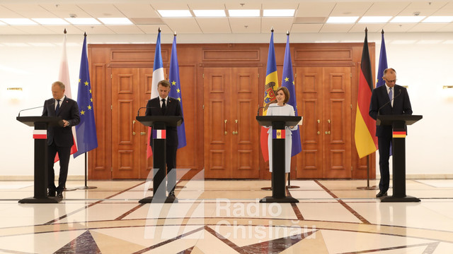 GALERIE FOTO | Emmanuel Macron, Donald Tusk și Friedrich Merz, la Chișinău, de Ziua Independenței Republicii Moldova GALERIE FOTO | Emmanuel Macron, Donald Tusk și Friedrich Merz, la Chișinău, de Ziua Independenței Republicii Moldova