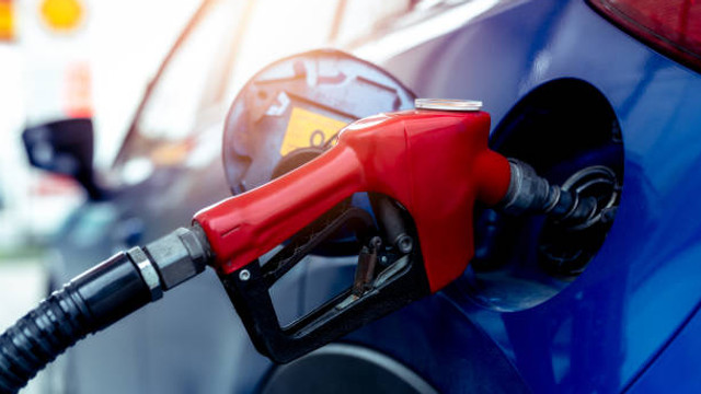 Benzina și motorina se scumpesc la pompă. Noile prețuri stabilite de ANRE pentru weekend Benzina și motorina se scumpesc la pompă. Noile prețuri stabilite de ANRE pentru weekend