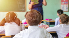 Emoții și planuri ambițioase pentru copiii care au pășit în clasa întâi: „O să învăț să citesc, să socotesc, să scriu pe tablă, să știu bine literele”