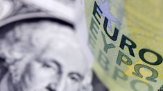 Dolarul crește cu 13 de bani. Cât valorează euro