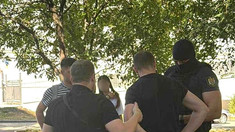 CNA a efectuat 60 de percheziții în dosare de finanțare ilegală a partidelor politice, spălare de bani și corupere electorală: 15 persoane au fost reținute  (FOTO)