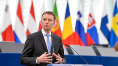 DIALOG EUROPEAN | Siegfried Mureșan: „UE ar putea îngheța fondurile dacă oligarhii revin la putere în Republica Moldova” (Audio)