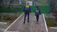 CNA și Procuratura Anticorupție au descins cu percheziții în raionul Călărași într-un dosar de corupere a alegătorilor