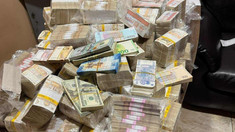 CNA și procurorii efectuează percheziții în Chișinău într-un dosar de finanțare ilegală a unor formațiuni politice. Au fost ridicate peste 20 de milioane de lei