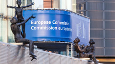 Comisia Europeană propune un nou pachet de sancțiuni împotriva Rusiei, al 19-lea