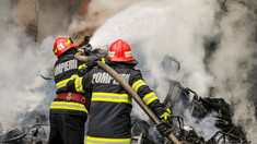 Patru automobile au fost distruse de flăcări într-o parcare din Goianul Nou
