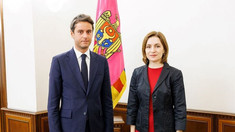 FOTO | Maia Sandu i-a primit la Chișinău pe liderul partidului francez Renaissance, Gabriel Attal, și pe guvernatorul Băncii Franței, François Villeroy de Galhau