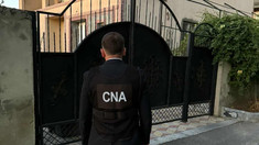 Descinderi CNA la Chișinău, Orhei și în sudul R. Moldova într-un dosar de corupere electorală și finanțare ilegală a partidelor politice. O persoană a fost reținută (FOTO)