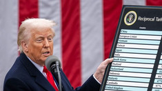 Trump anunță noi taxe vamale la medicamente, camioane grele și mobilă produse în afara Statelor Unite