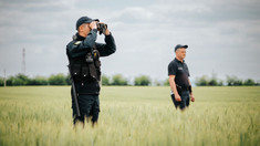 Vânătoarea în zonele de frontieră și armele de foc, interzise de ziua alegerilor 
