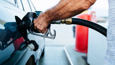Motorina se scumpește și ajunge să coste 20 de lei per litru. Ce preț va avea benzina mâine, 30 septembrie 